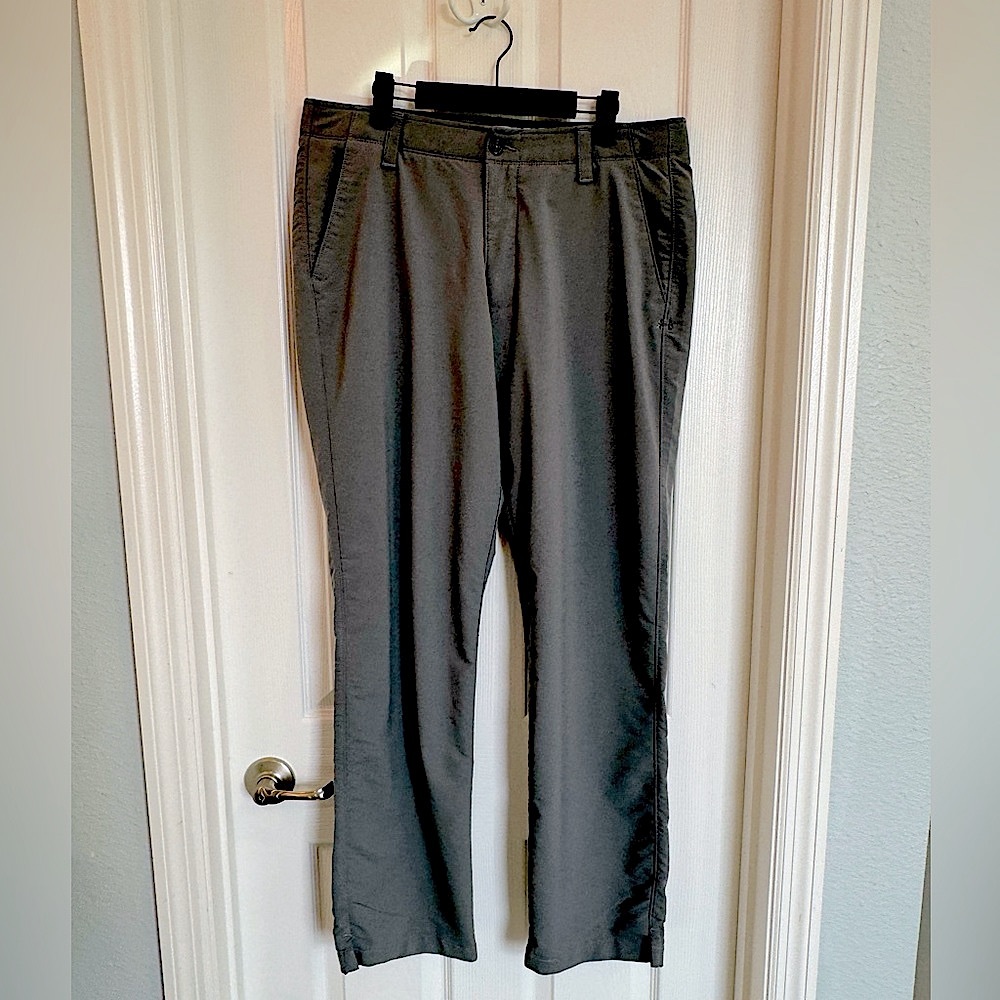 Men’s Under Armor Gold Pants 36x32 Gray